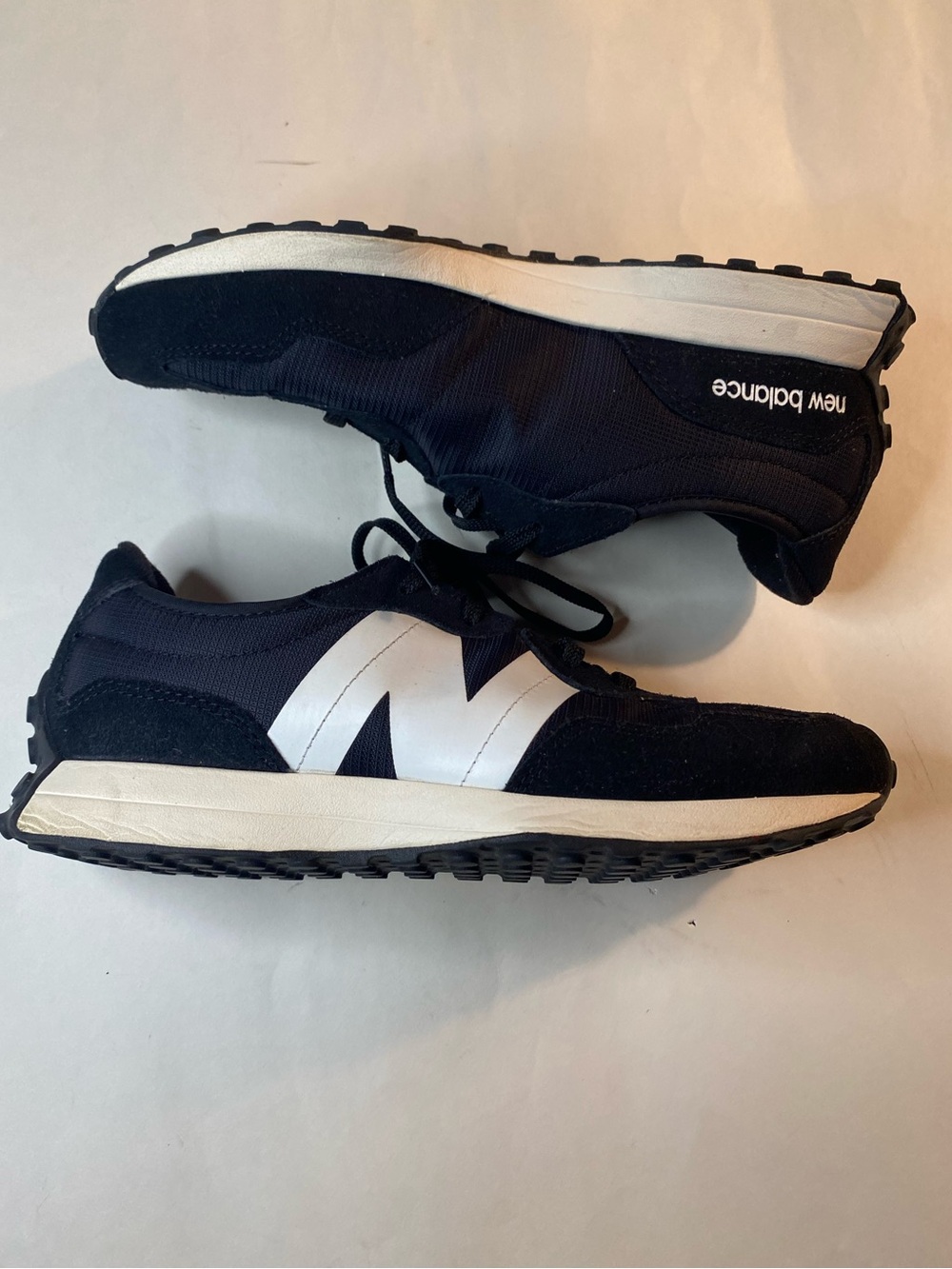 New Balance 327 in Black and White - Picture 2 of 6